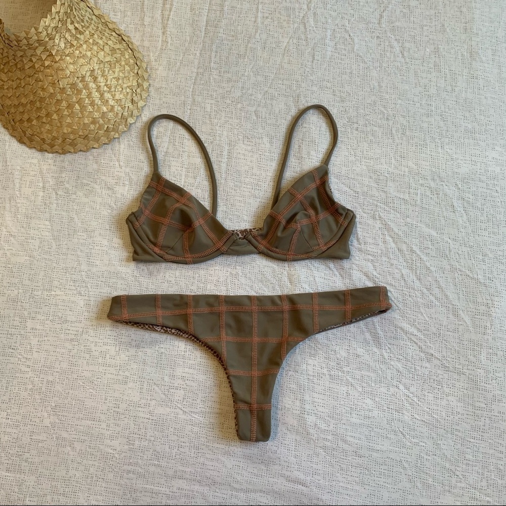Acacia Stitched Set